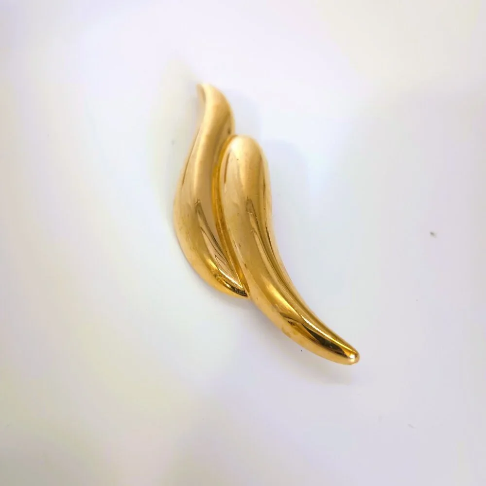 Napier Gold Tone Wave Brooch  Women's Asymmetrical Pin Jewelry